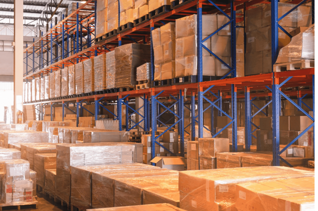 OLIMP Warehousing team discussing long-term logistics strategy with a client, highlighting trust, flexibility, and scalable storage solutions.