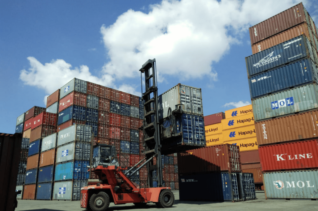 Key features of OLIMP's transloading and drayage solutions for efficient logistics.