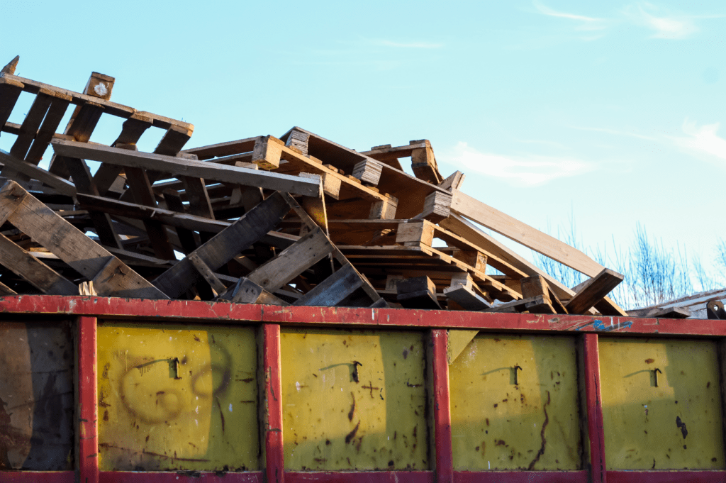 Freight disposal and damaged goods removal services at OLIMP Warehousing