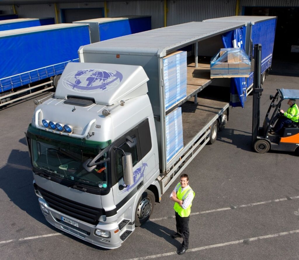 Optimize your logistics with cross-docking services in Long Beach, California, and improve delivery times.