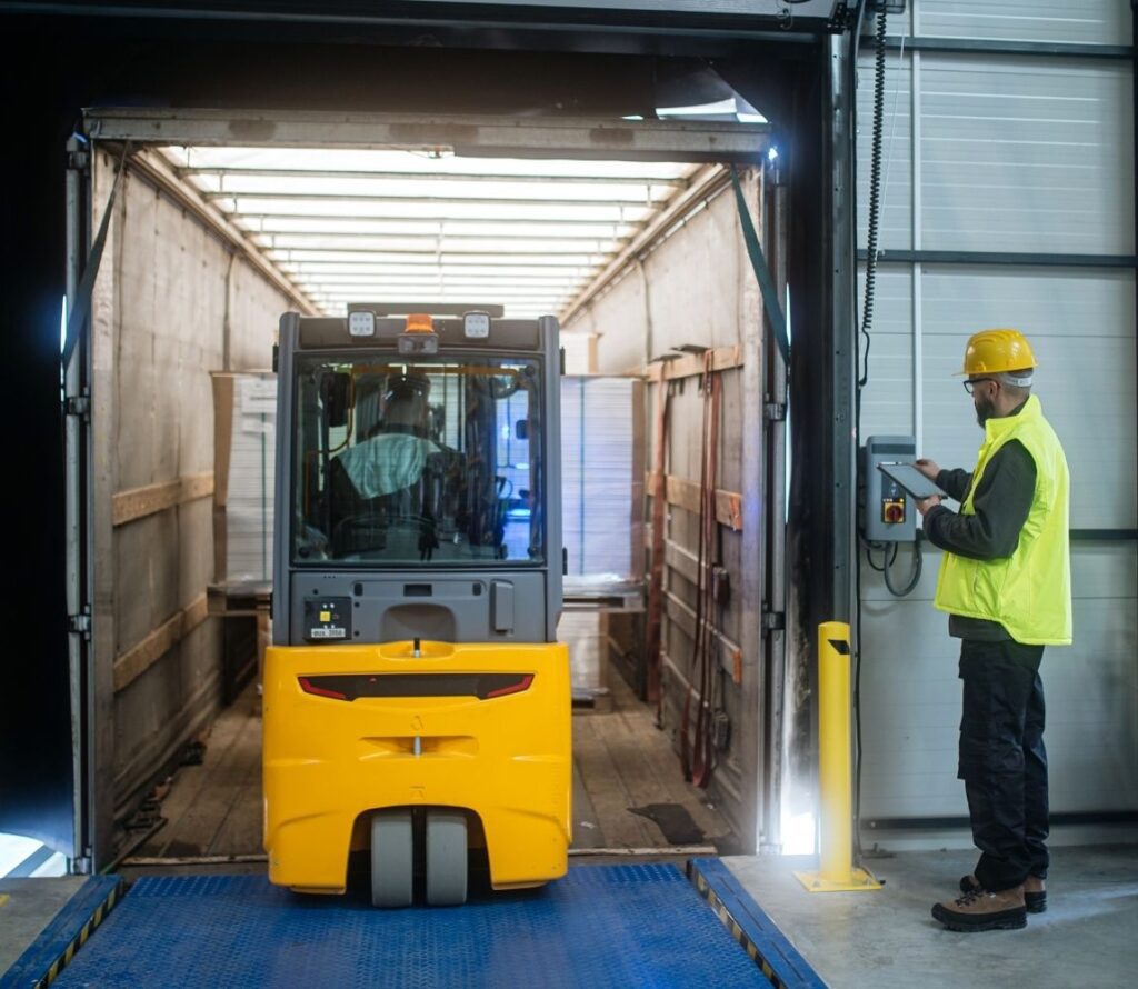 OLIMP Warehousing offers seamless cross-docking services in Youngstown and nearby cities, reducing your logistics expenses.