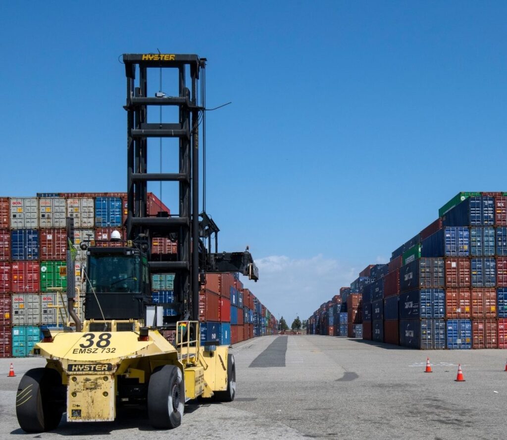 Simplify your logistics with OLIMP Warehousing’s streamlined transloading and distribution solutions.