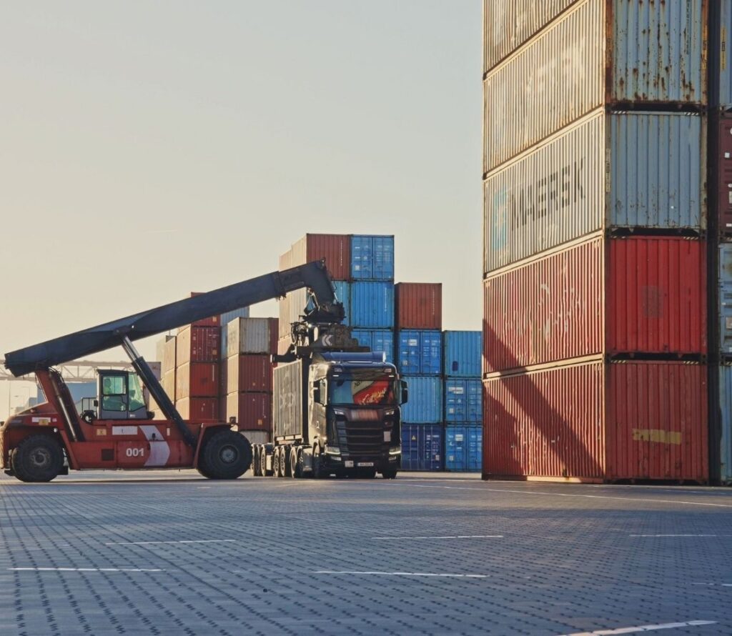 Find out how OLIMP’s transloading and drayage services can enhance the performance of your logistics in Des Moines.