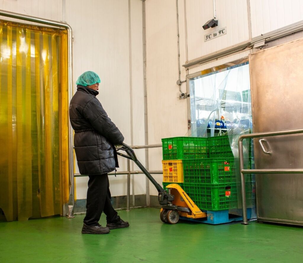 Store your products securely with solutions tailored to meet your various storage needs.