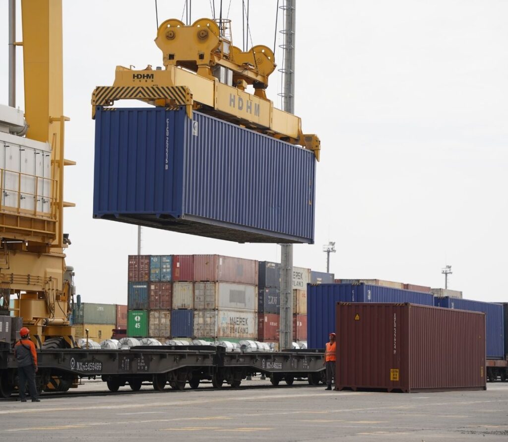 Unique transloading and drayage services in Montreal