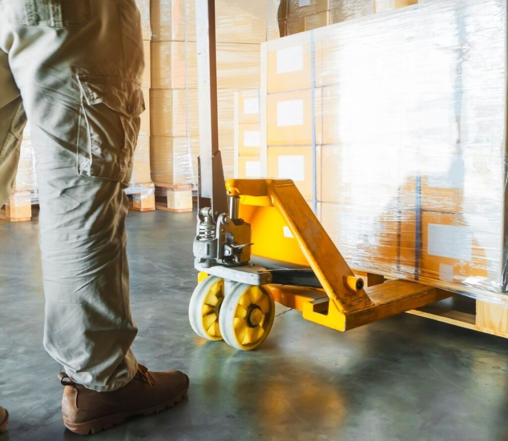 Learn how OLIMP Warehousing’s 24/7 cross dock warehousing & distribution and transloading services can reduce storage costs and improve supply chain efficiency in Calgary.