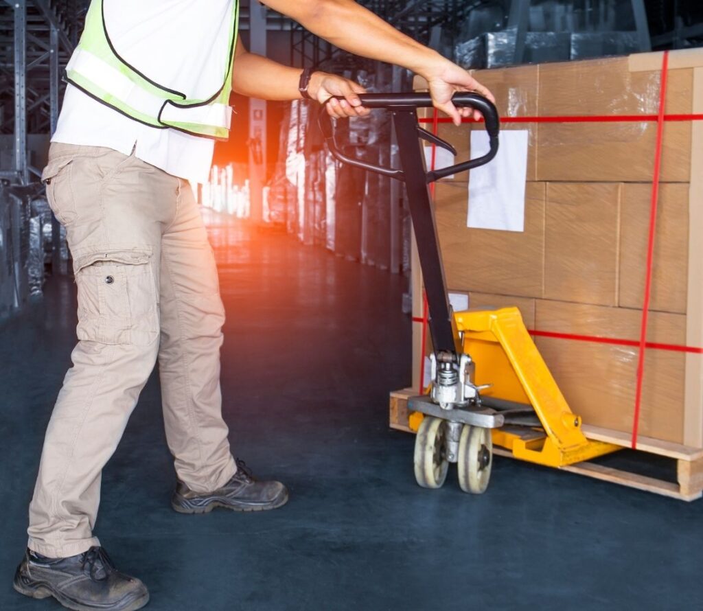 OLIMP Warehousing offers cross-docking solutions to improve your warehouse management, reduce storage time, and optimize inventory accuracy for faster, more cost-effective deliveries.