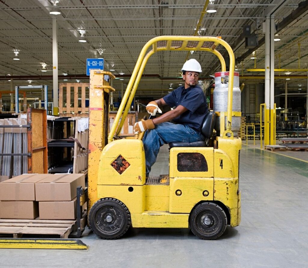 Discover how a cross docking warehouse can improve your supply chain efficiency by reducing storage needs, speeding up deliveries, and lowering costs.
