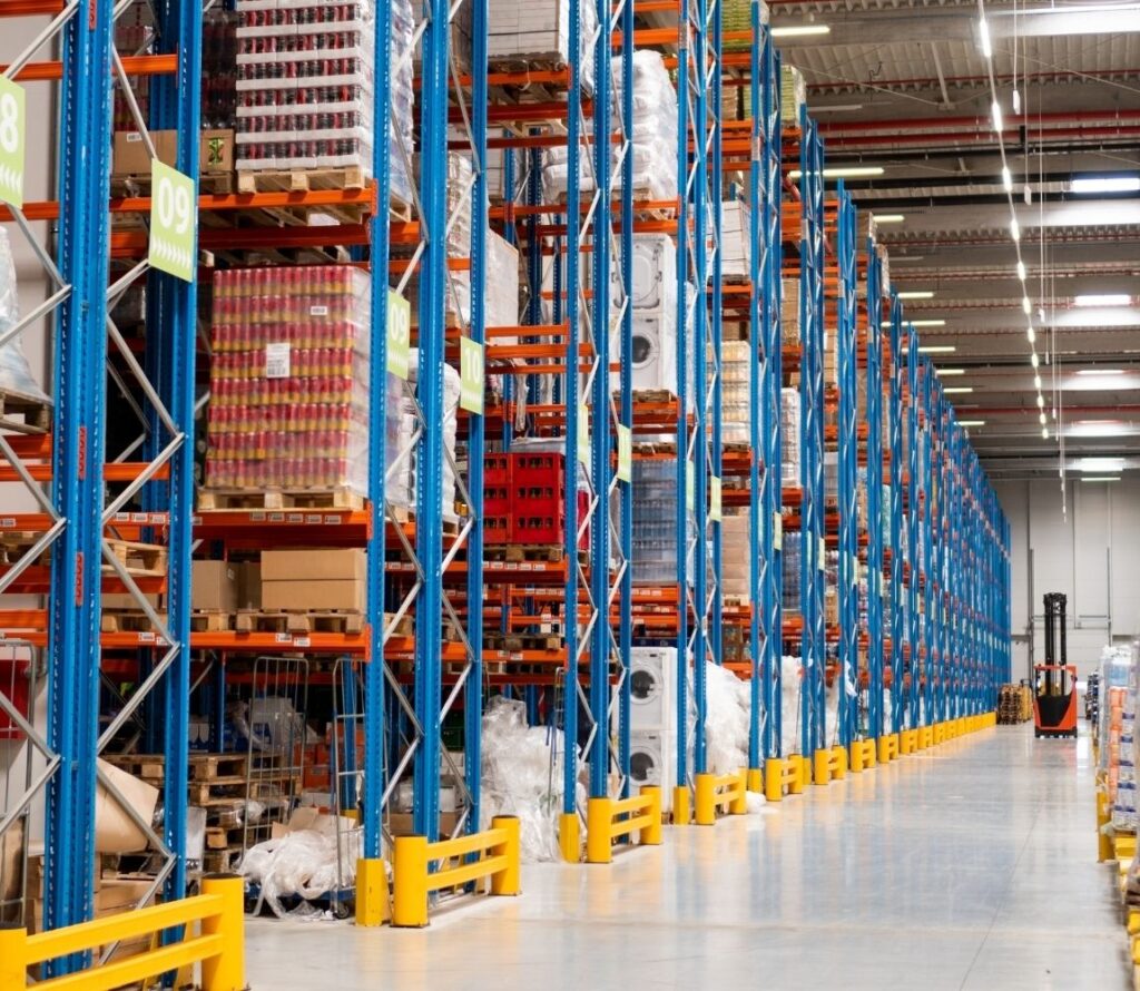 From outdoor warehouses for construction materials to controlled indoor spaces, OLIMP Warehousing offers versatile solutions to ensure your products are stored securely and efficiently.