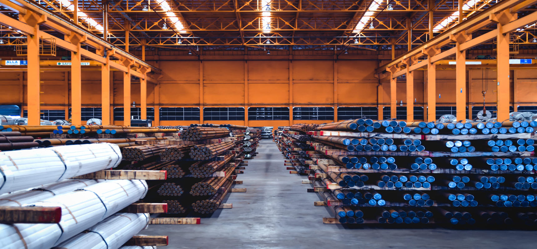 Essential Guide to Industrial Warehousing: Key Features & Tech