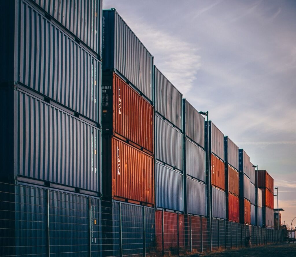 Optimize your supply chain, reduce shipping costs, and improve delivery speeds with OLIMP's expert transloading and drayage services.