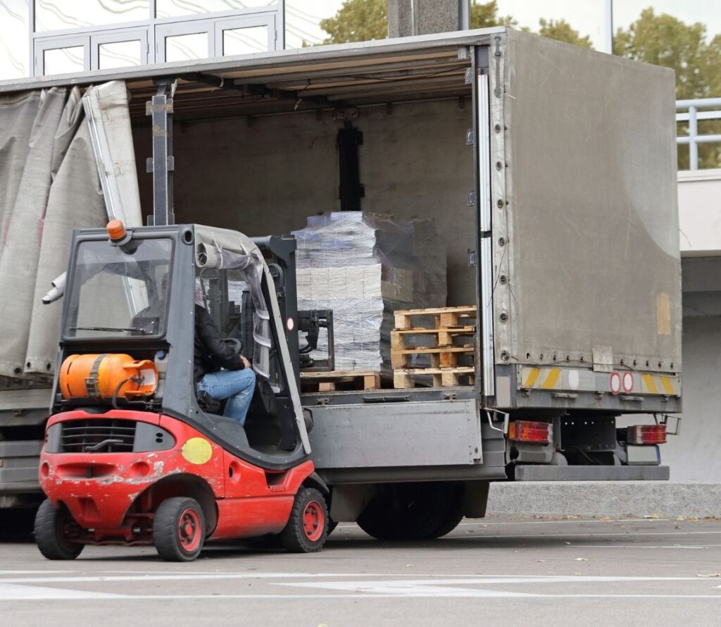 Experience faster delivery, lower inventory costs and smoother product flow through our advanced cross-docking solutions.