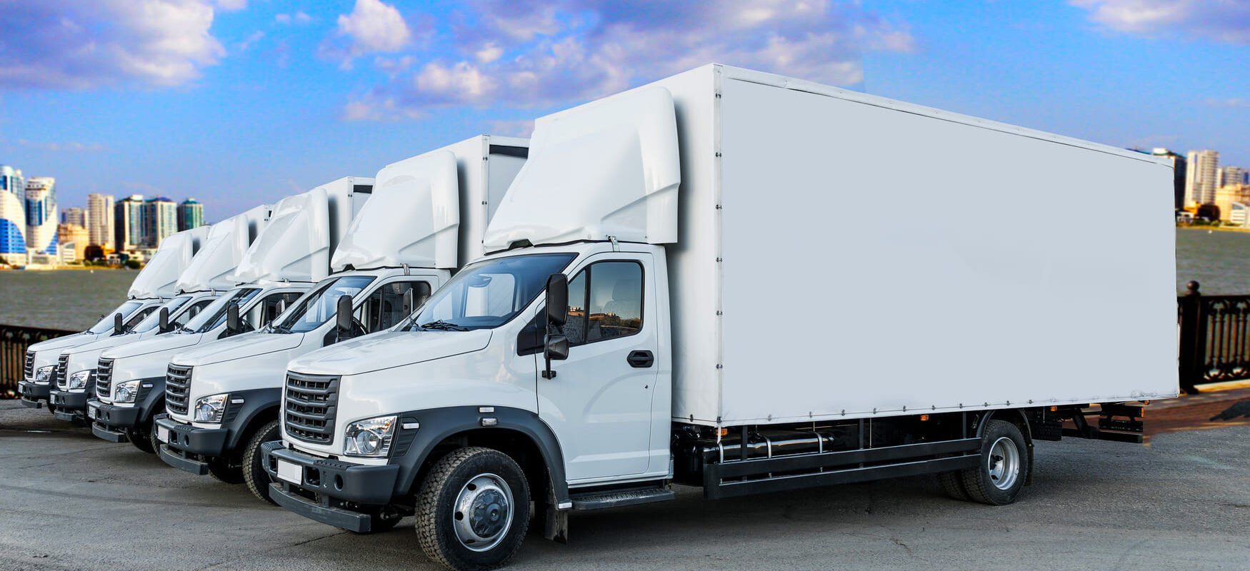 Box truck size chart with dimensions, volume, payload, and uses (10′–26′).