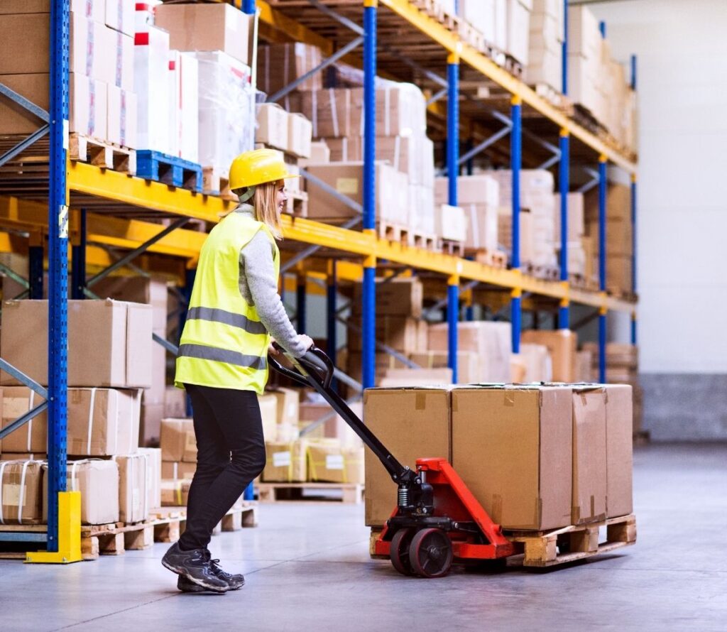 Click to discover efficient warehousing solutions tailored to your logistics needs.