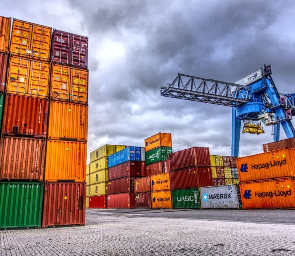 Simplify freight transitions and reduce delivery times with fast, secure transloading services supported by a strategic location.