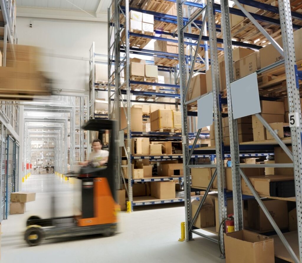 Flexible and reliable warehousing services in modern, hygienic storage facilities.