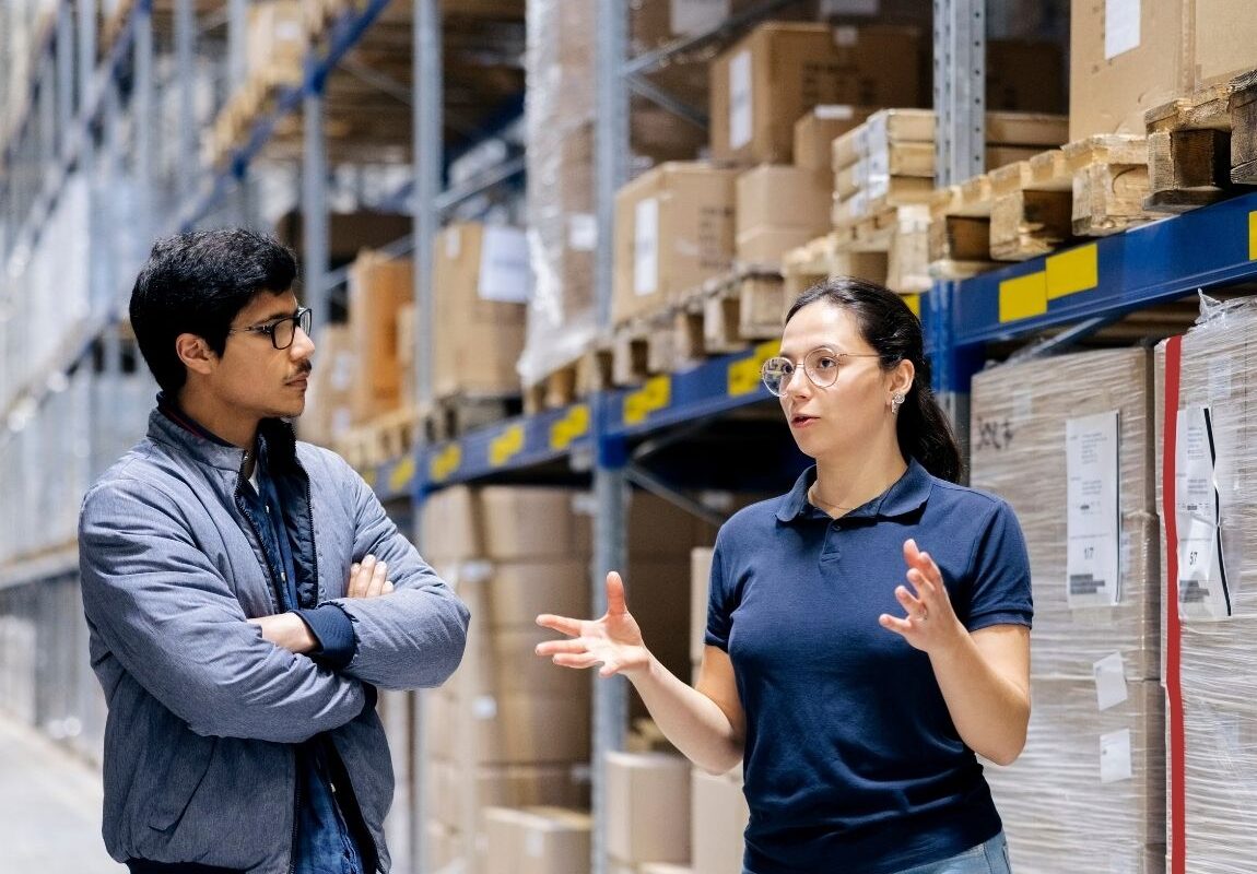Omnichannel logistics connecting e-commerce, stores, and warehouses for fast, seamless fulfillment.