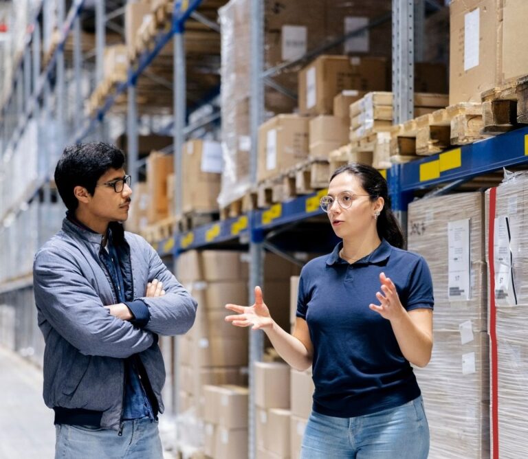 Omnichannel logistics connecting e-commerce, stores, and warehouses for fast, seamless fulfillment.