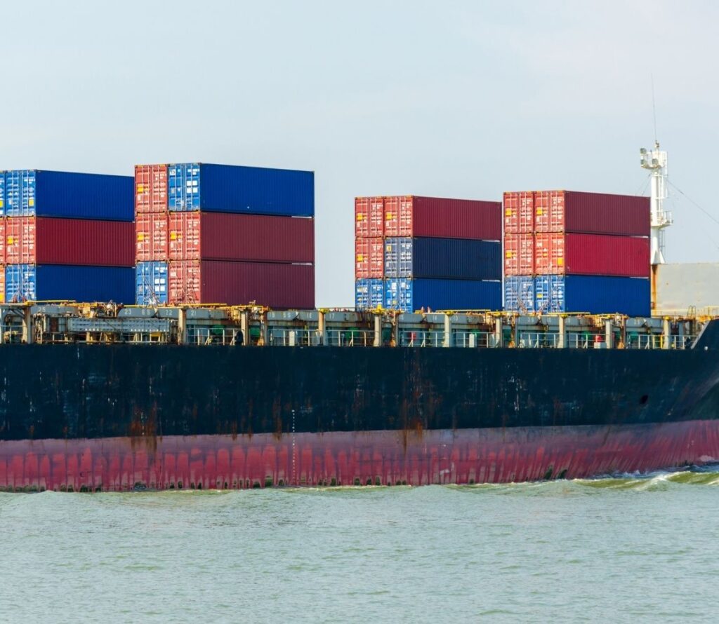 Efficient handling of shipments reducing storage time and operational costs