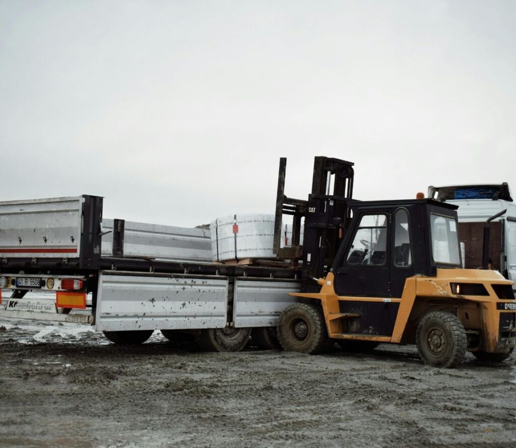 Cross docking enables faster deliveries, lower costs, and smarter inventory management.