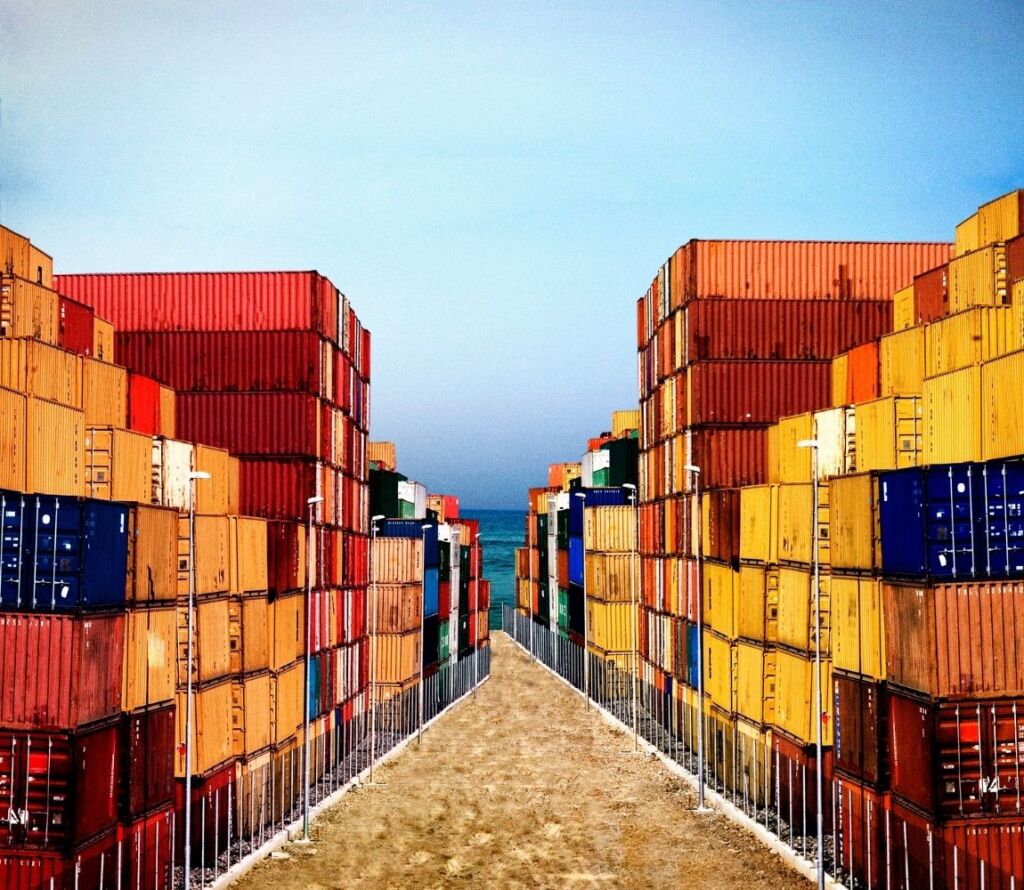 Streamlined cargo handling and distribution through professional transloading and drayage services