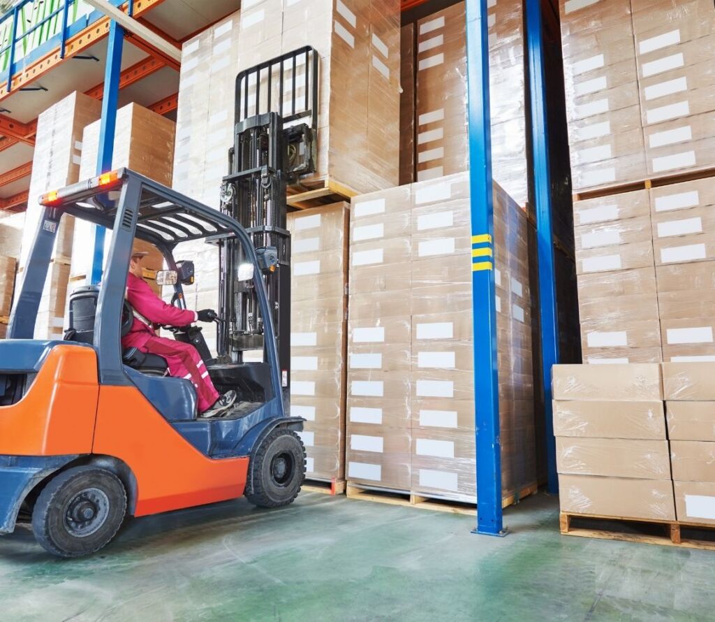 Efficient cross docking services to minimize storage and accelerate order fulfillment.