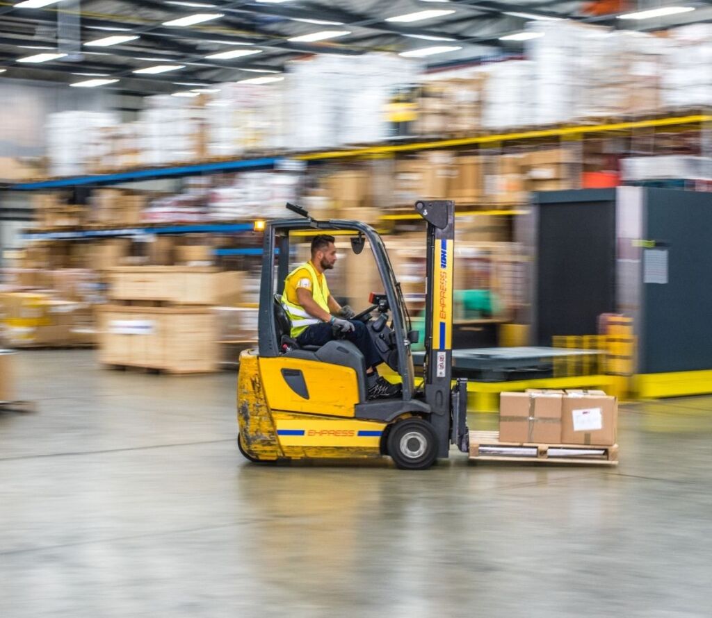 Smart logistics strategies for rapid product movement and optimized distribution