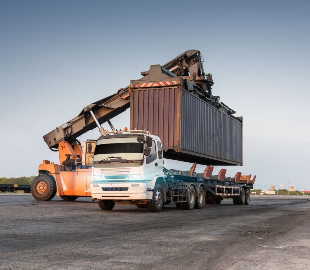 Seamless transfer of cargo between different transportation modes through transloading and safe short-distance movement with drayage services