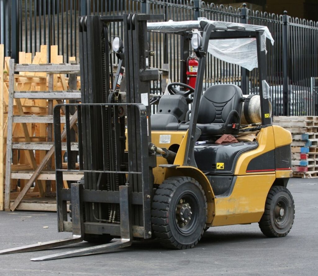 Cross docking station optimizing inbound and outbound shipments