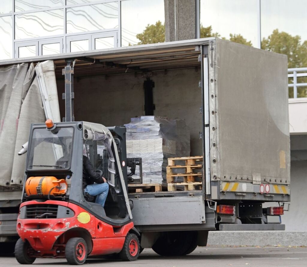Smart cross docking solutions that lower logistics costs