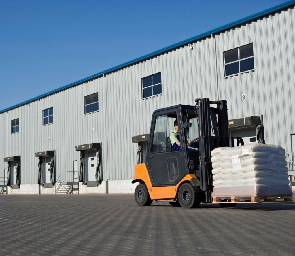 Cross docking and warehouse systems designed to reduce storage time and speed up distribution