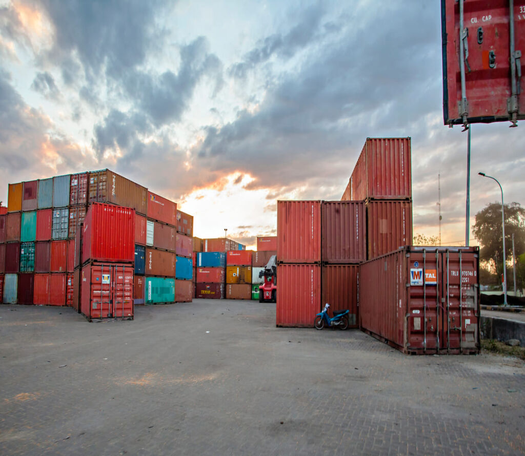 Cross docking facility with trucks and real-time logistics operations in Jessup MD